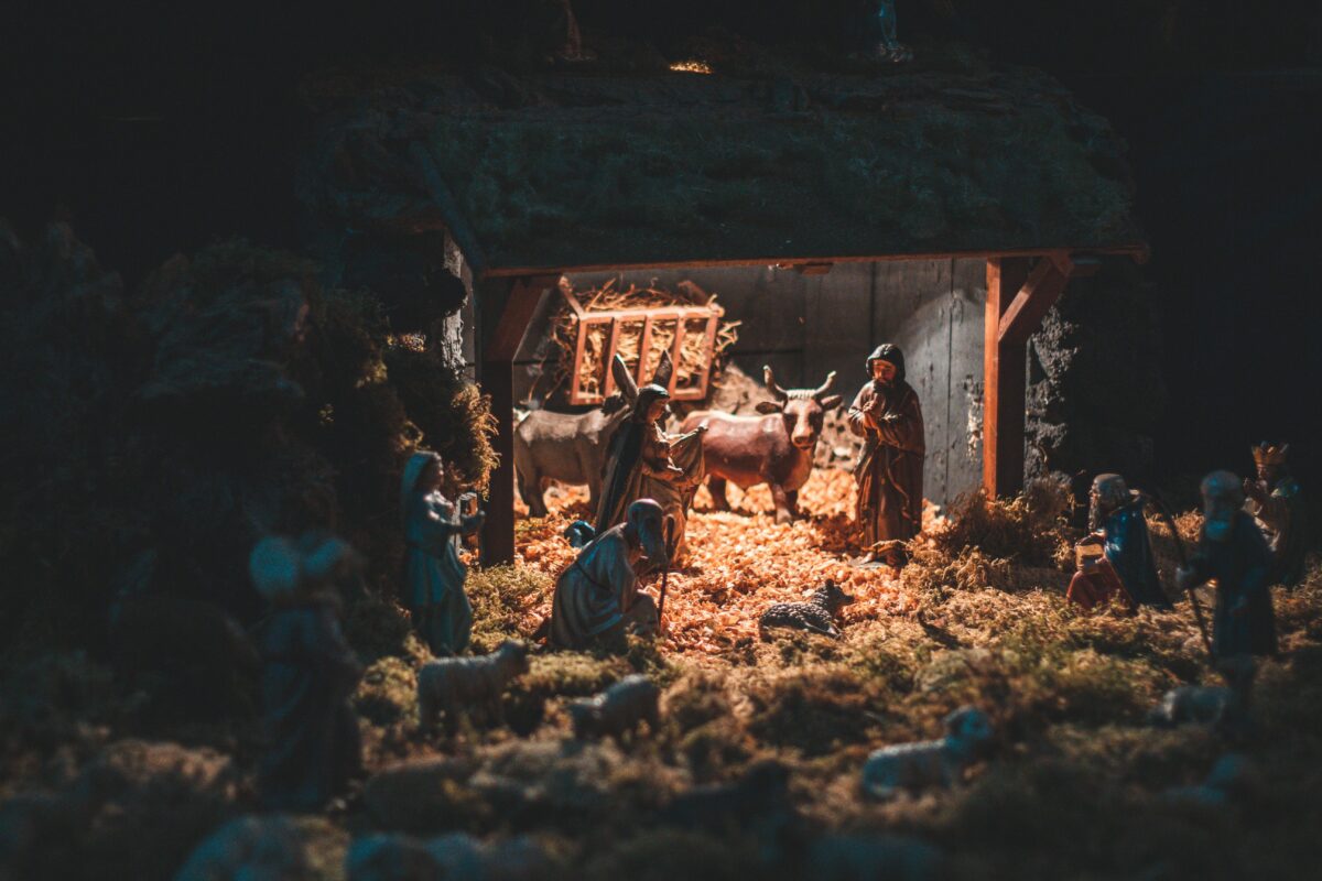 small-toys-showing-birth-of-christ