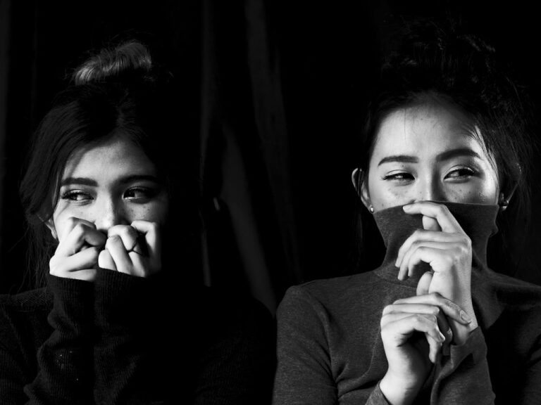 8 Subtle Signs of a Fake Friend