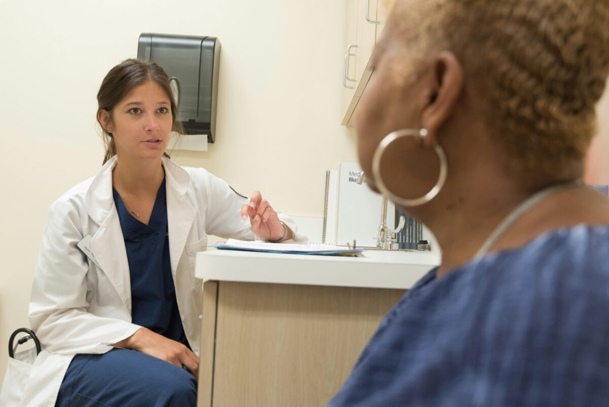 6 Symptoms You Should Never Dismiss as Normal Aging 5 Doctor in consultation with patient at a medical clinic, discussing treatment options
