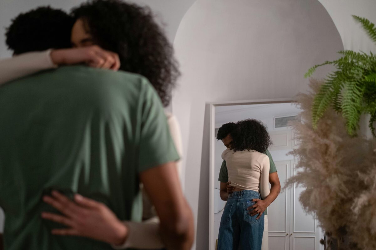 couple-hugging-each-other
