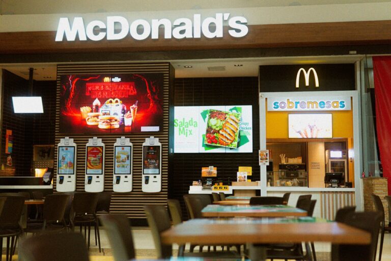 8 Shocking Mall Food Courts in America That Are Secretly Better Than Any Restaurant