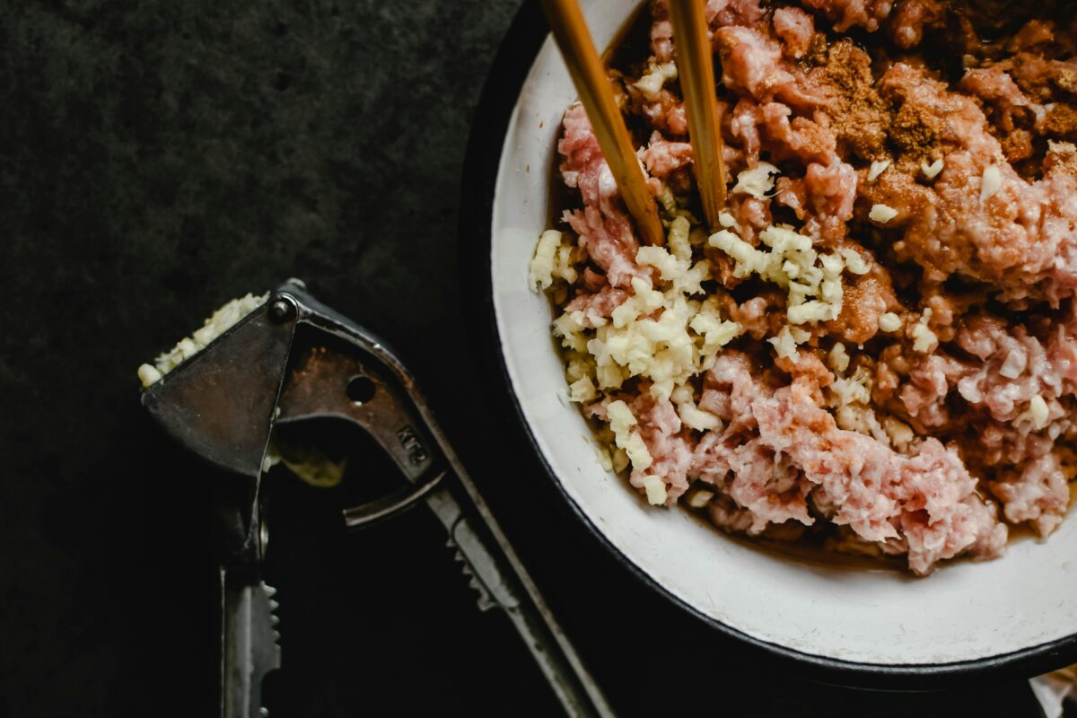 minced-meat-in-a-ceramic-bowl