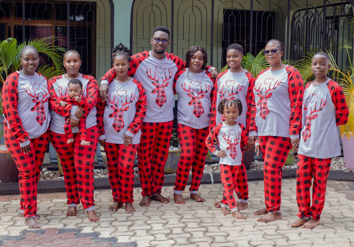 8 Creepy Ways Clothing Helps Cults Control People 4 family-in-matching-christmas-pajamas