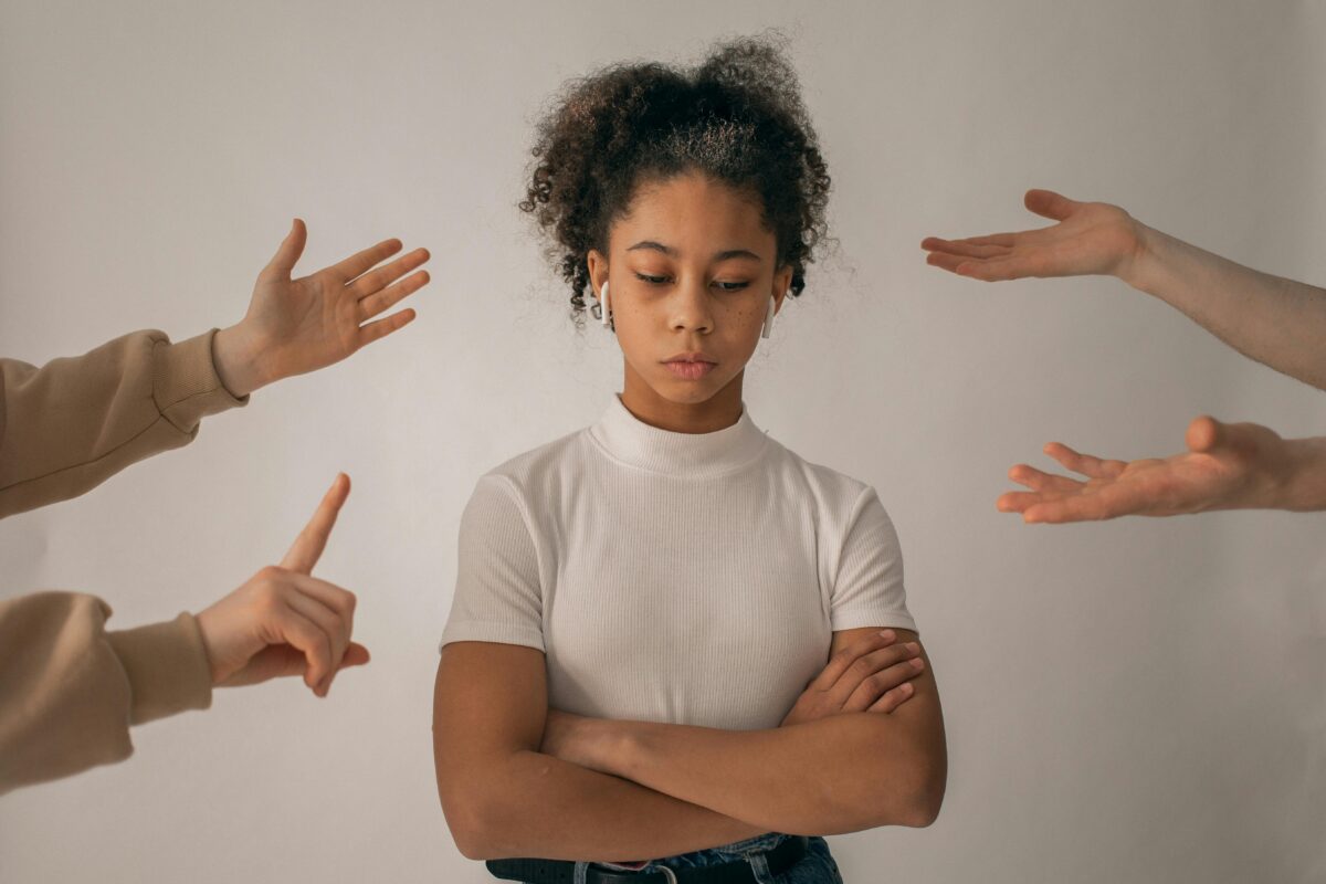 faceless-people-scolding-discontent-black-girl