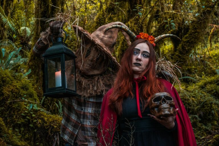 8 Creepy Ways Clothing Helps Cults Control People