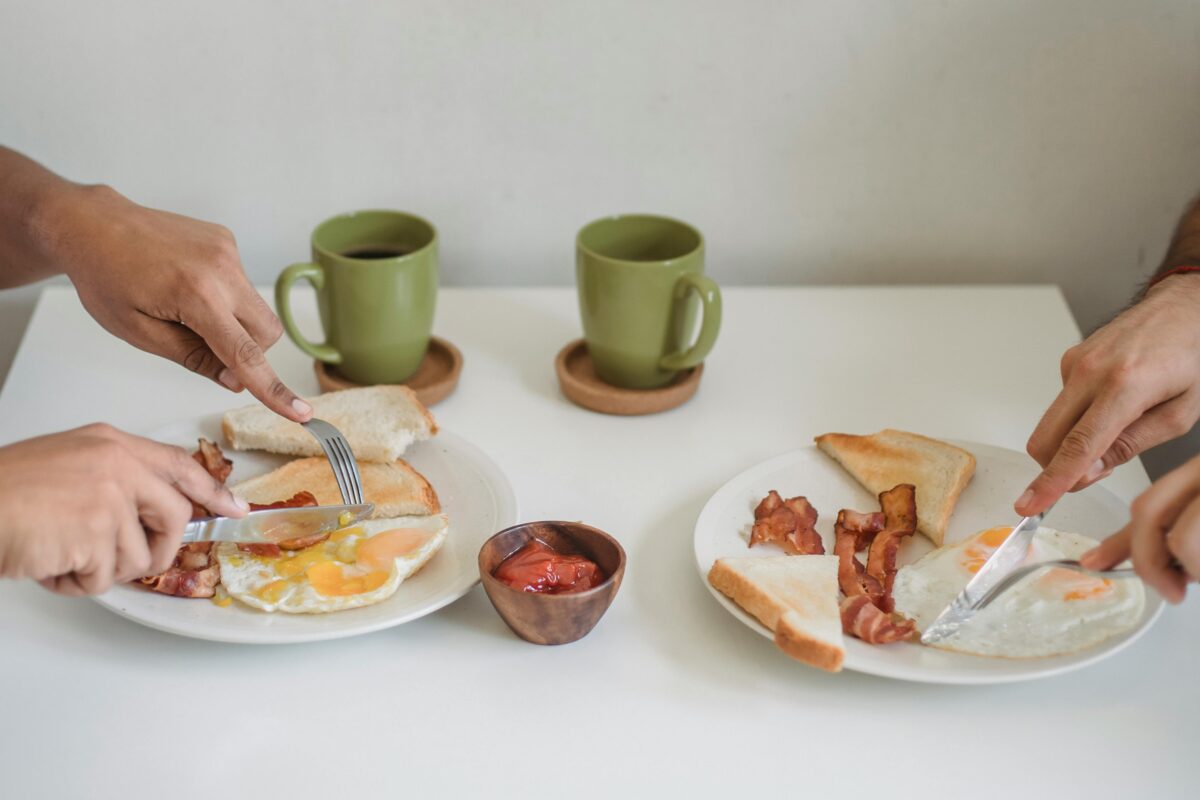 people-eating-breakfast-together