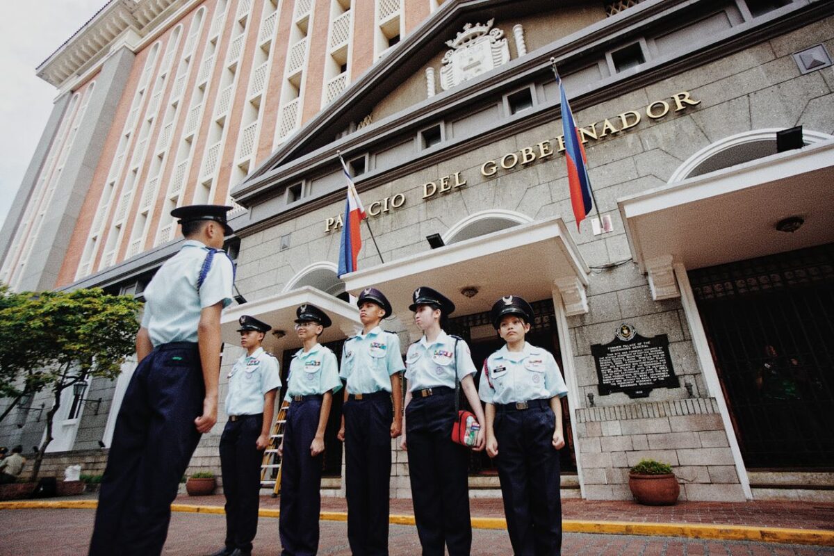 .pexels.com/photo/cadets-in-uniform-standing-at-palacio-del-gobernador-