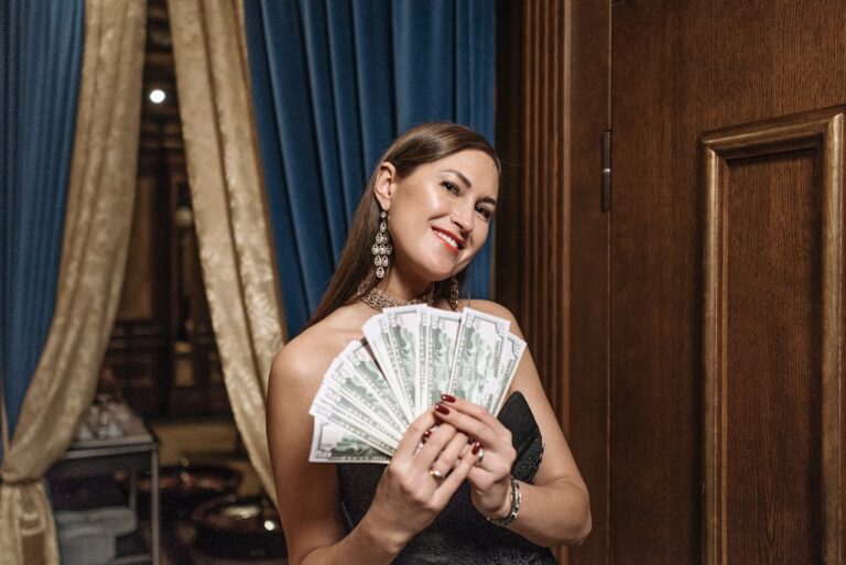 10 Reasons Why American Men Fear Gold Diggers More Than Poverty
