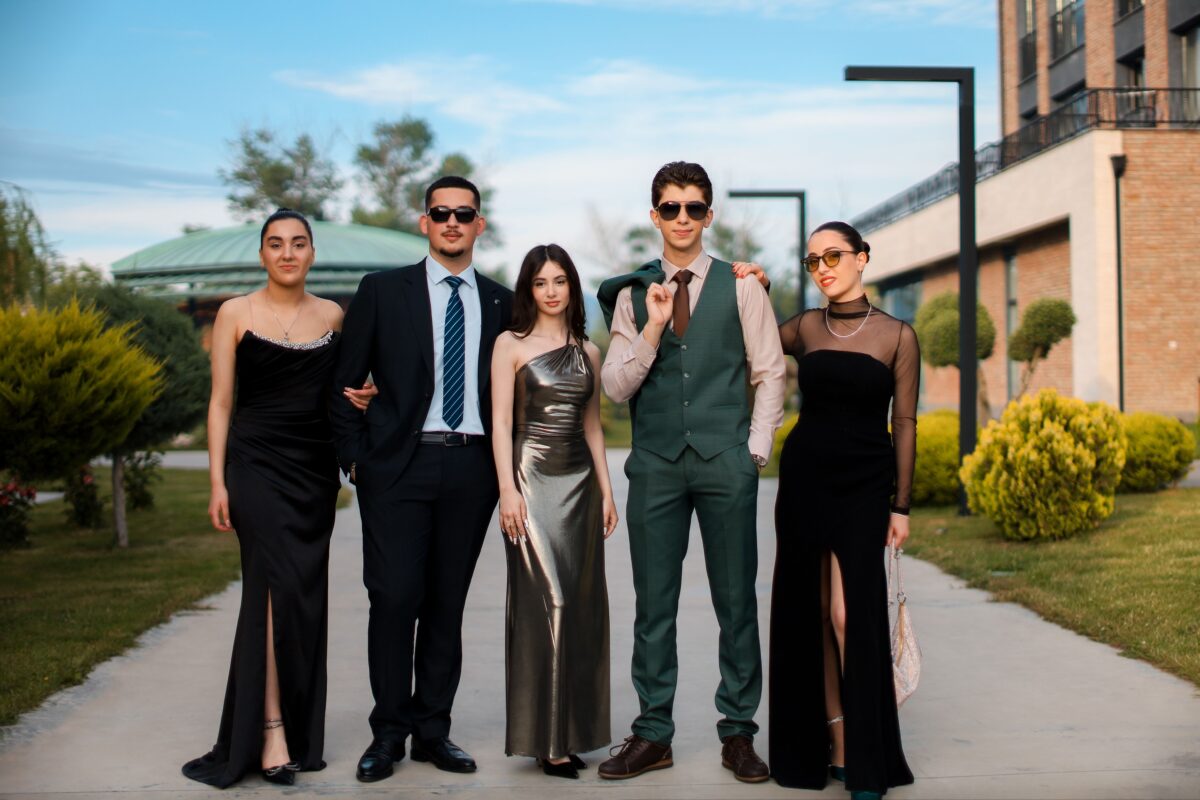8 Creepy Ways Clothing Helps Cults Control People 2 women-in-dresses-and-men-in-suit-and-vest