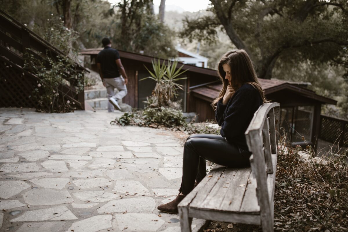  bench-nature-love-woman