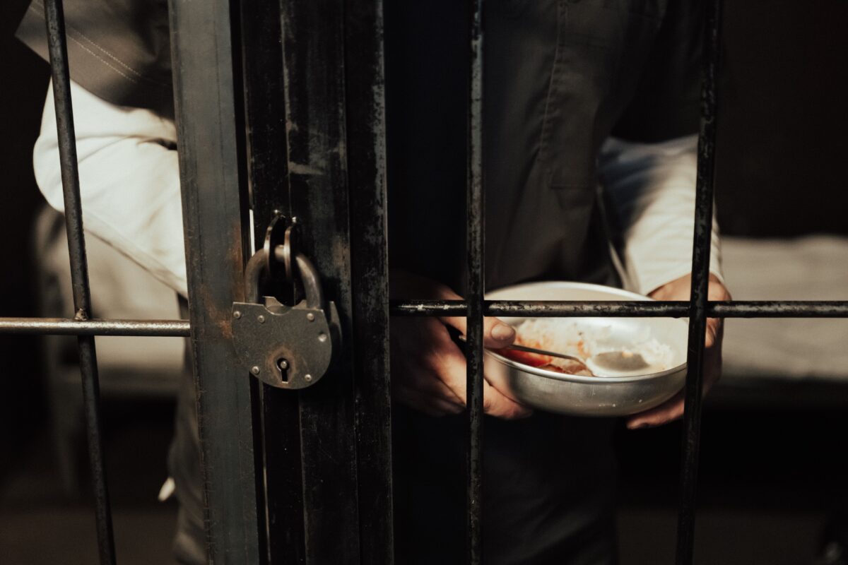 prisoner-holding-plate-with-food