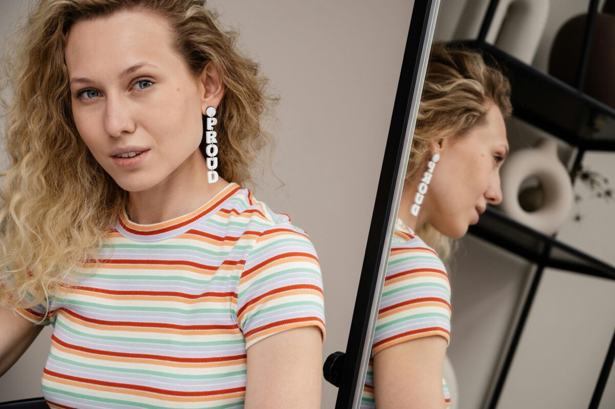 woman-wearing-a-drop-earring