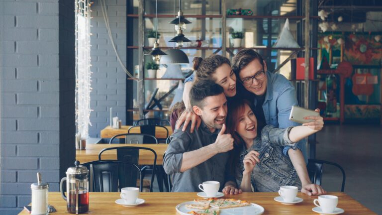 9 Ways Social Media Encourages Fake Happiness and Quietly Warps Real Life