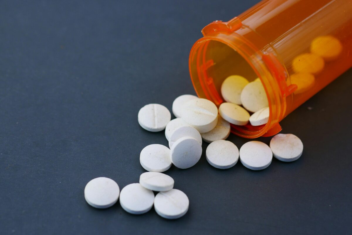 bottle-with-pills