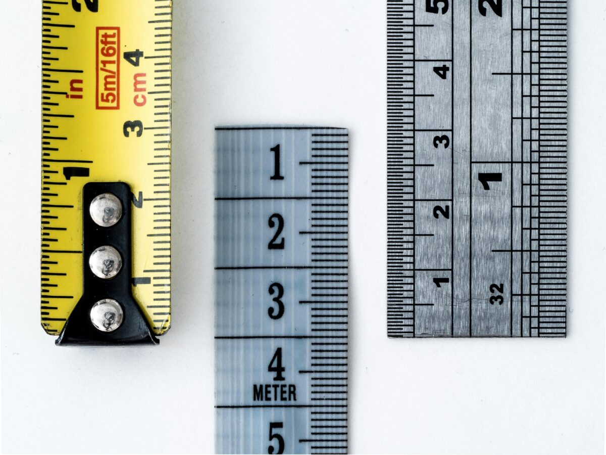 measuring-tapes-on-a-desk