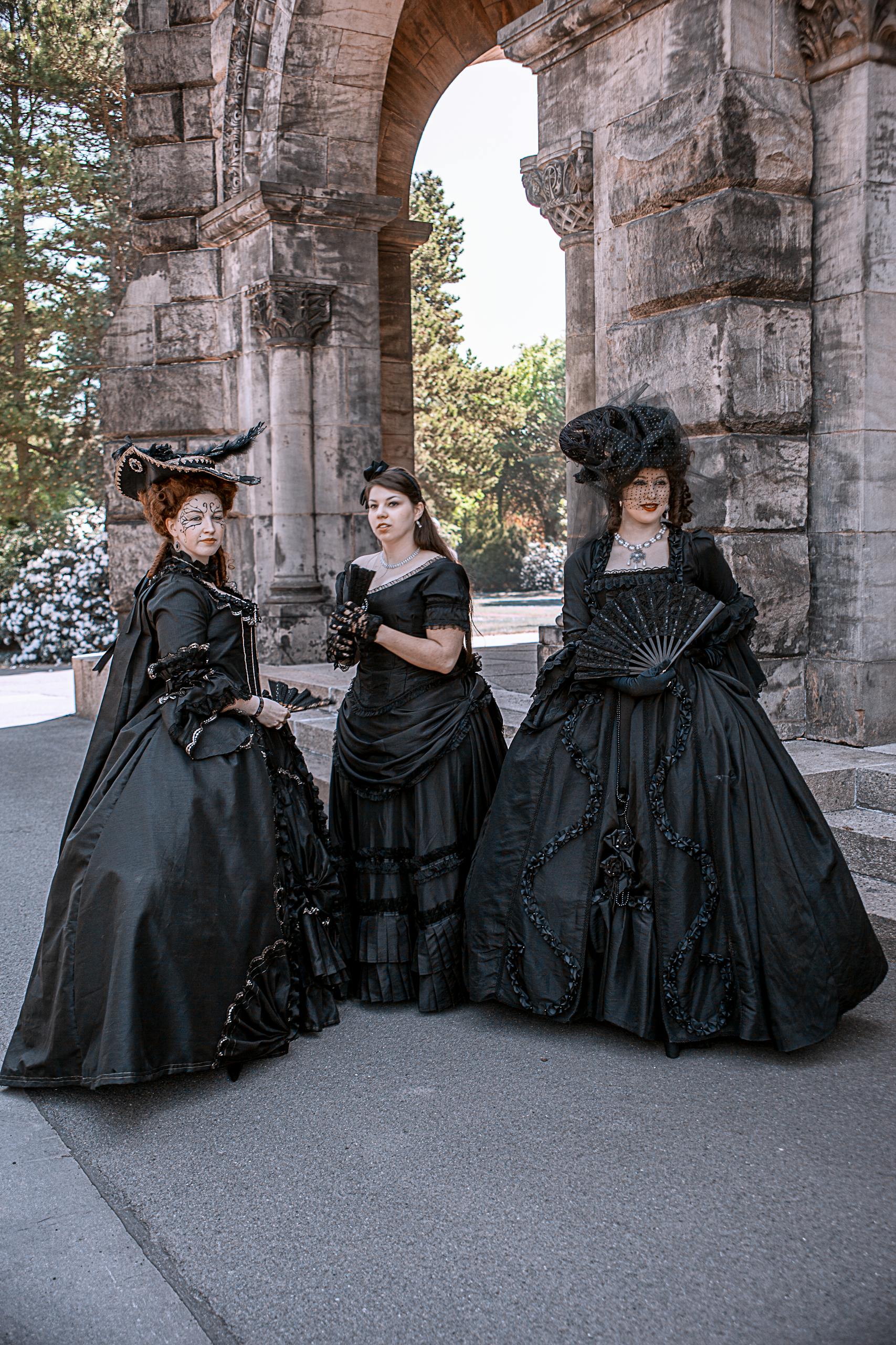 7 Fashion Trends That Were Basically Death Traps 3 Three women in Victorian gowns posing outdoors in Leipzig.