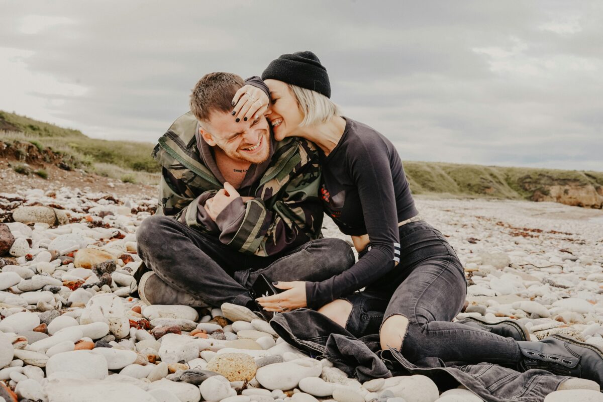 10 Flirting Mistakes That Make People Look Desperate in 2026 4 toa heftiba MAvXYitvkiw unsplash