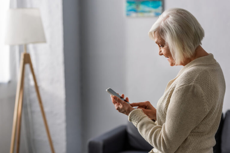 10 Hidden Risks of Living Alone After 60 That Experts Say Families Should Not Ignore