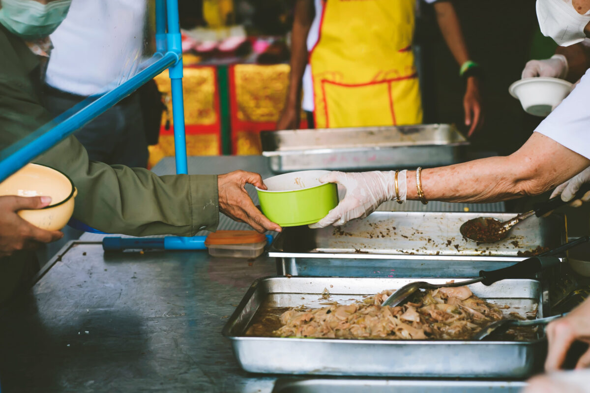 10 Prison Jobs Nobody Wants 4 Hungry people brought utensils to obtain food from volunteers: the concept of begging and hunger