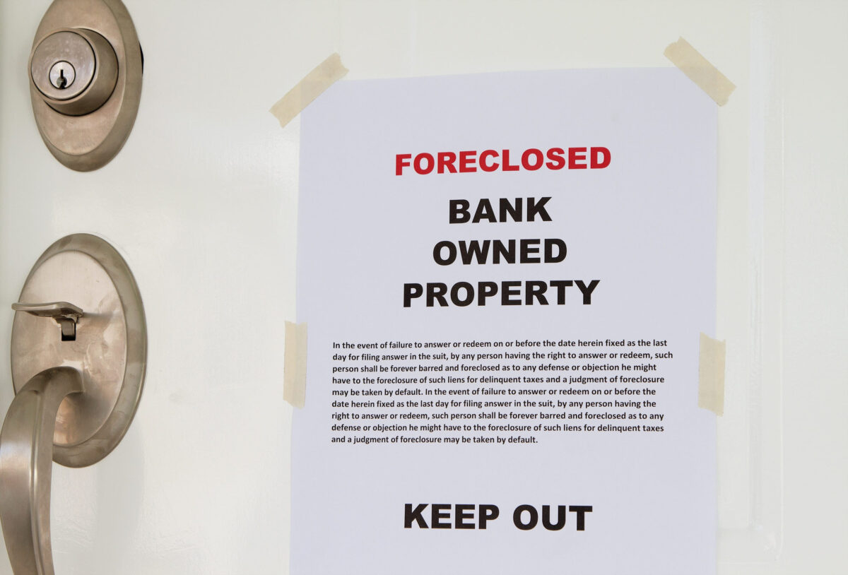 Florida Renters Are Being Crushed as Eviction Pressure Turns the Sunshine State Dark 3 Foreclosed notice on a main door of a house