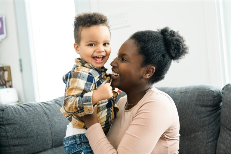 Black-Owned Bank’s Bank King Card Turns Everyday Banking Into Cash Support for Single Mothers in Public Housing