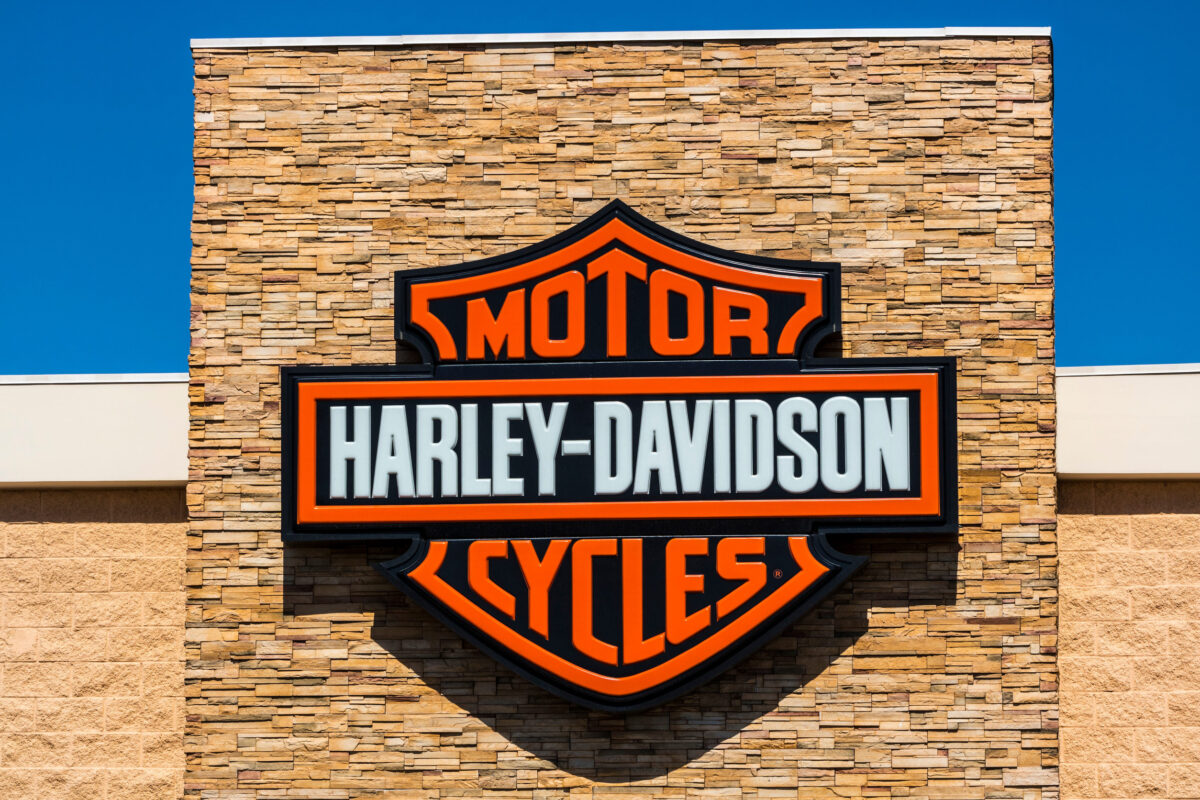 Harley-Davidson Dealership Closes Suddenly, Leaving Riders Heartbroken and the Local Community in Shock 1 Harley-Davidson Local Signage. Harley Davidsons Motorcycles are Known for Their Loyal Following X