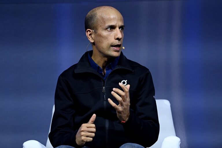 Ex-Google Engineer Who Built a $7.2 Billion AI Firm Warns Americans Leaving the U.S. Could Be Missing the Next Great Opportunity