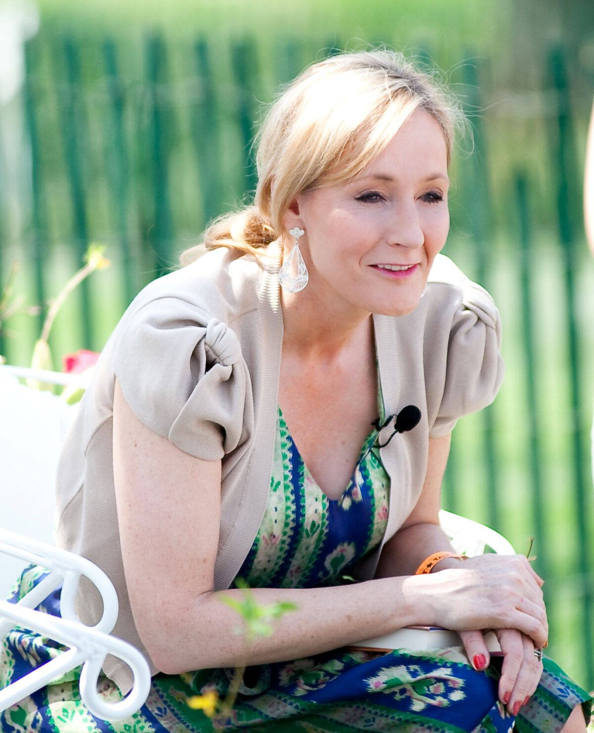 10 Celebrities With Surprising College Degrees 6 J. K. Rowling 2010