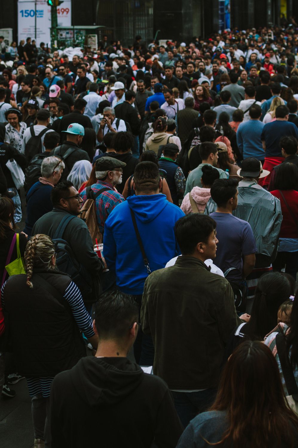 A diverse crowd fills the streets of Mexico City, showcasing urban life and culture.