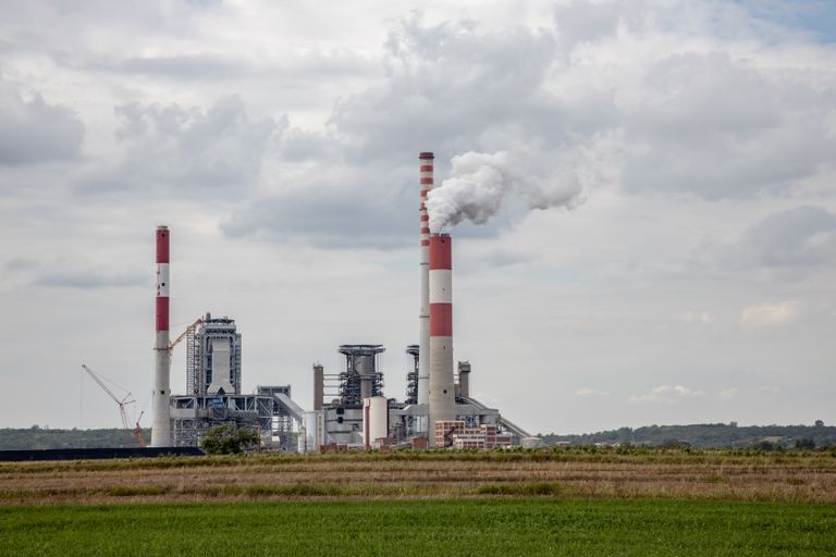 Federal Court Halts Trump-Era Plan to Relax Coal Pollution Limits, Upholding Clean Air Rules Nationwide