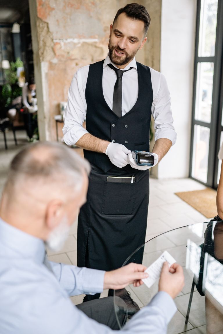 When a $10 Tip Turned Into $20: How American Tipping Culture Is Making Diners Nervous 