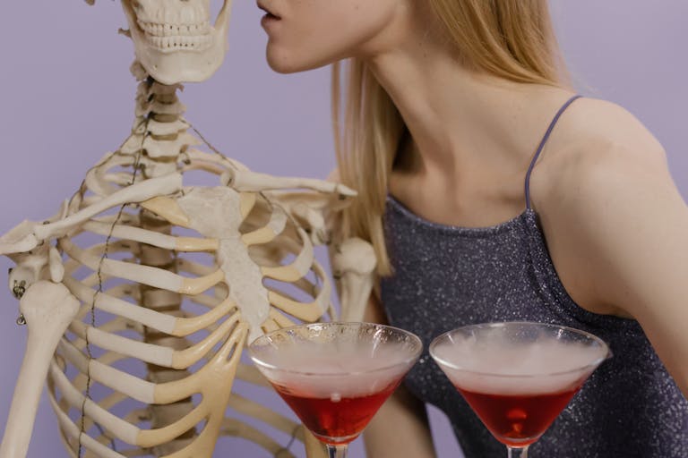 10 Creepy Dating App Horror Stories That Will Make You Think Twice About Swiping Right