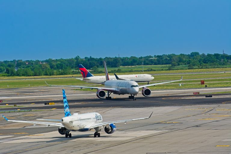 FAA Investigates Boston Airport Near Collision After Delta Flight With 135 Passengers Abruptly Aborts Landing