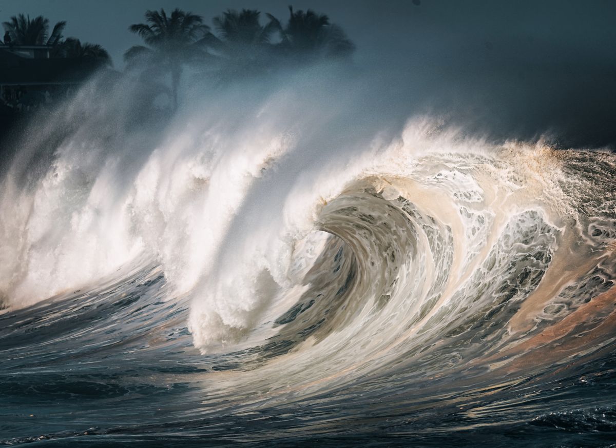 7.3 Mexico Earthquake Shakes 3 Countries as 300-Kilometer Tsunami Threat Sparks Alarm 1 Captivating image of massive ocean waves breaking on the shore, creating a dramatic scene.