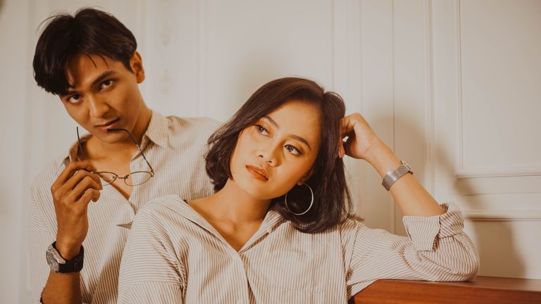 7 Behaviors That Should Make a Man Stop Chasing and Start Thinking