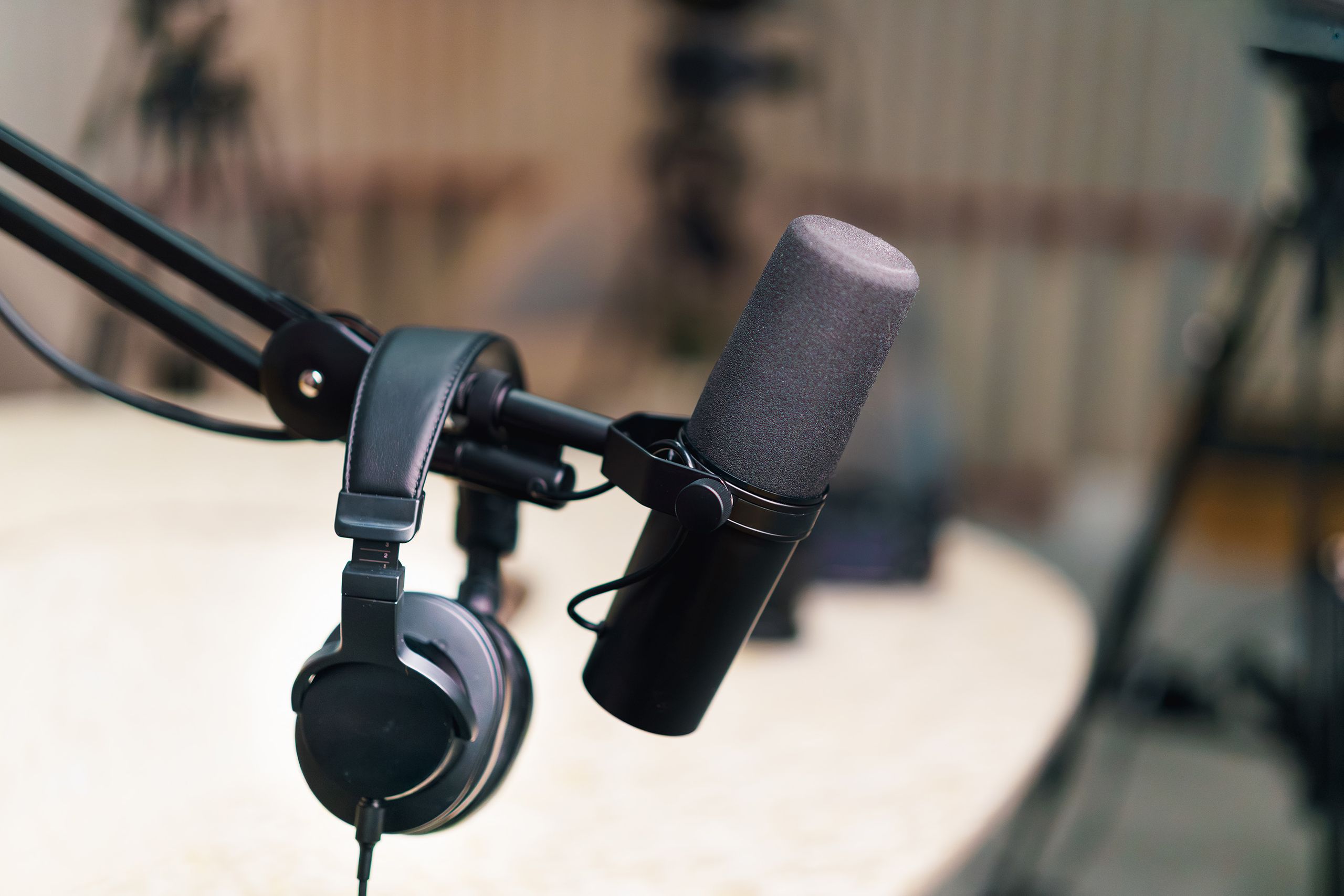 Bunnie Xo’s Prison Joke Turns Jelly Roll Divorce Into a Very Public Breaking Point 1 Close-up of a microphone and headphones setup in a professional recording studio.