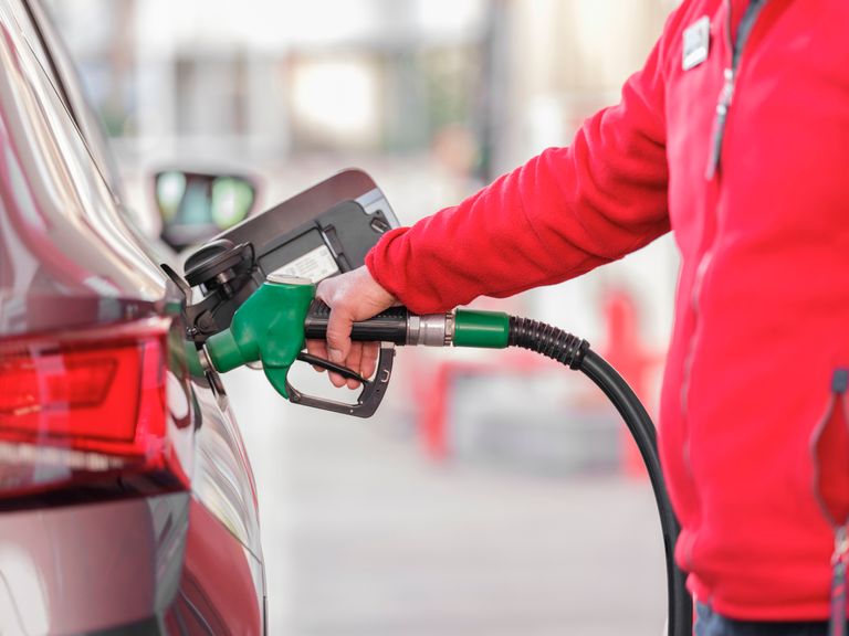 Oil Prices Drop After U.S.–Iran Deal, but Relief for Drivers Will Be Slow