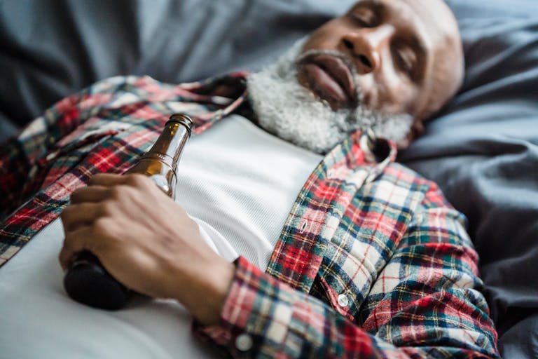 7 Alarming Signs Your Body Can’t Handle Drinking Anymore