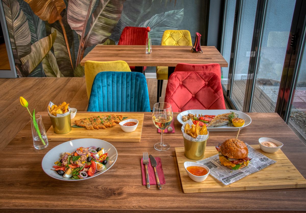 Chicago Welcomes Muhājir on July 1st as New Food Concept Redefines Global Dining 2 Colorful dining setup in a modern restaurant featuring diverse meals and vivid decor.