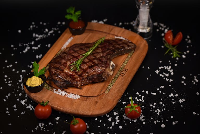 These 5 Classic Steakhouses Defined the Golden Age of Family Dining