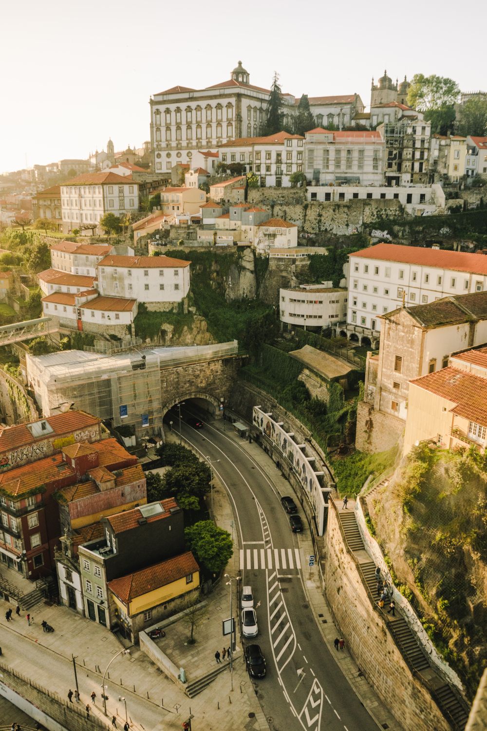 Everyone Wants to Move to Canada… But the Reality Is Not What You Expect 3 Explore the historic architecture and scenic landscapes of Porto, Portugal in this stunning aerial cityscape.