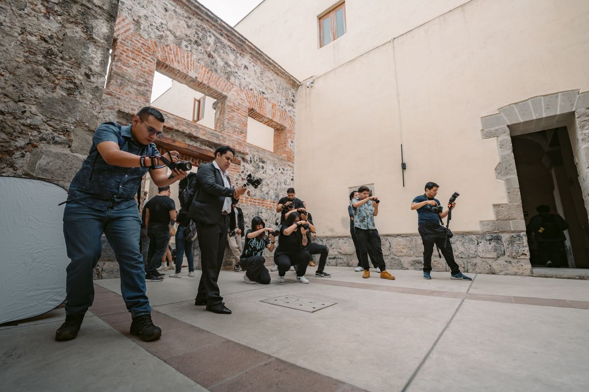 Group of photographers capturing moments at a historic location in Mexico City.