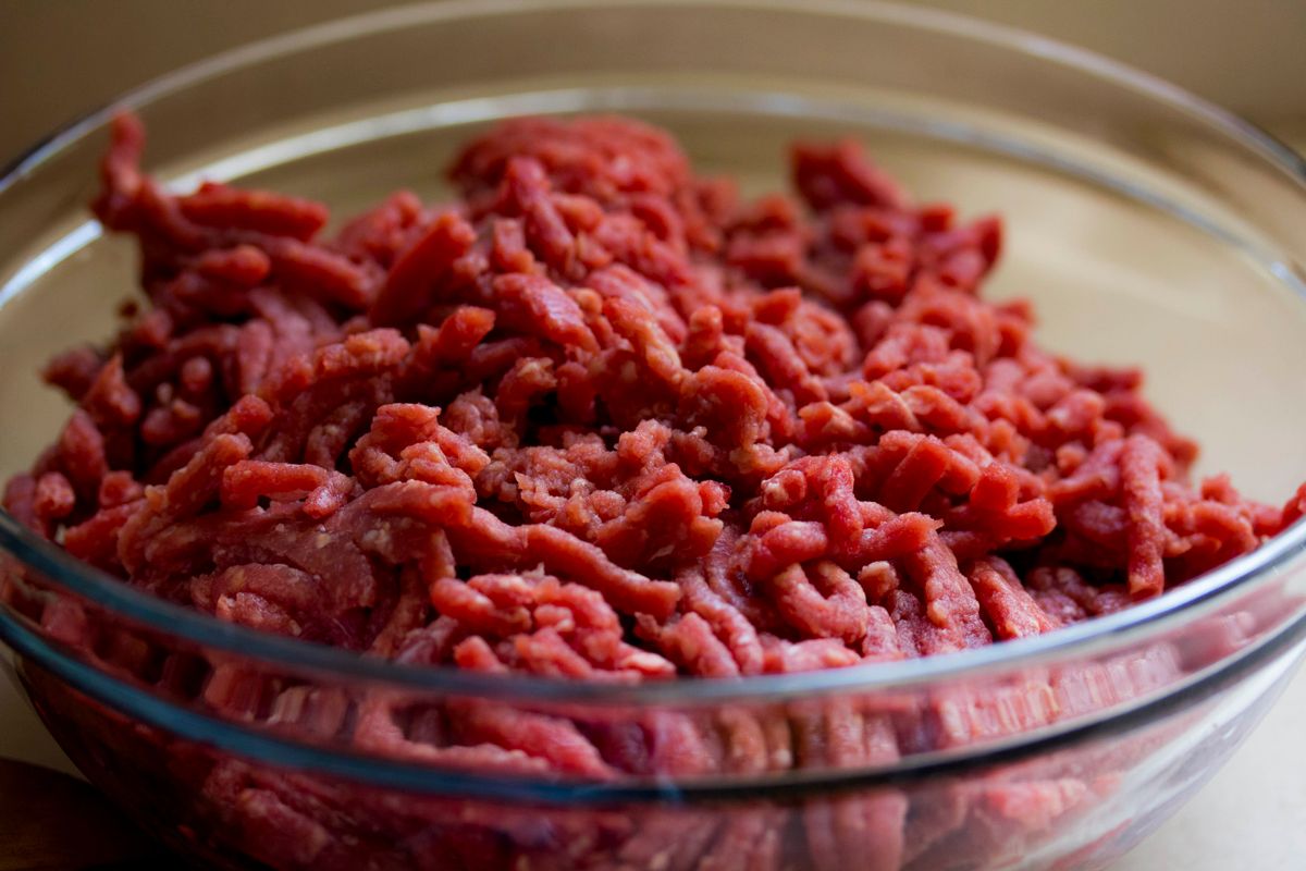 Stop Wasting Money and Flavor: The Ground Beef Mistakes You’re Probably Making 1 High-quality image of fresh ground beef in a glass bowl, ideal for culinary and food-related themes.
