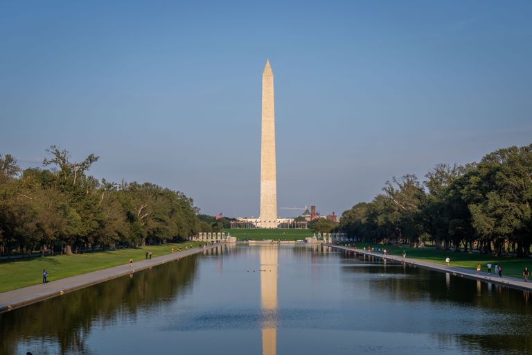 Trump’s Blue Reflecting Pool Turns Green, and Americans Are Left Staring at a $14 Million Washington Puzzle