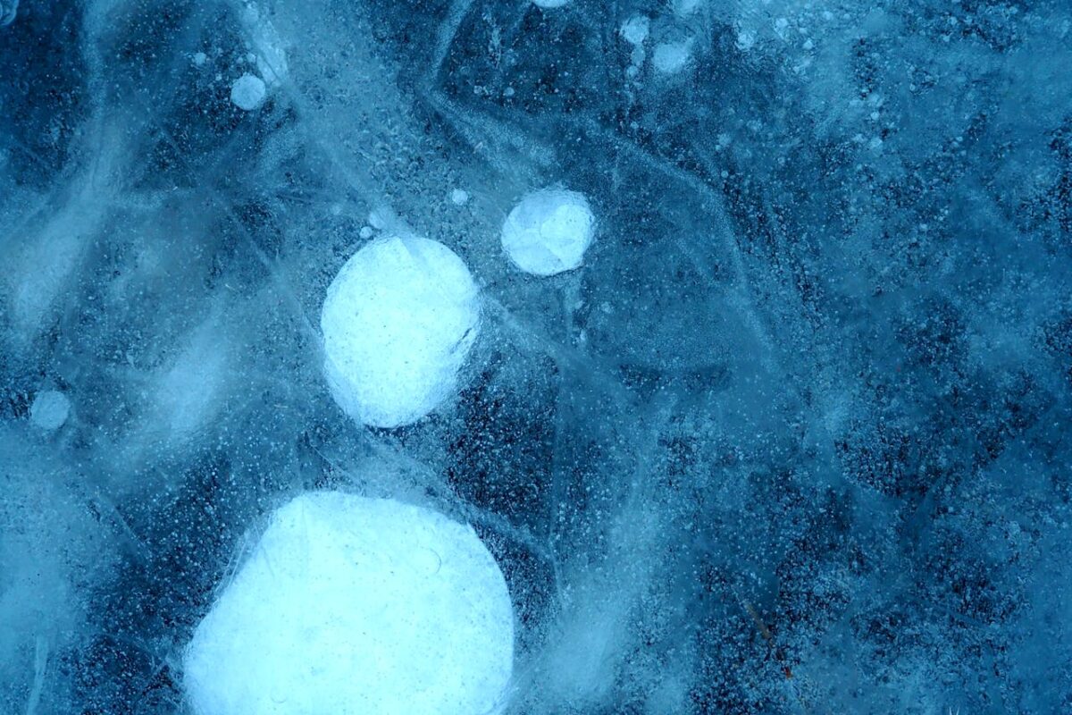 close-up-of-frozen-ice-bubbles-in-winter-
