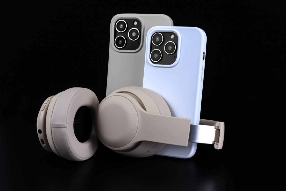 modern-tech-smartphones-and-headphones-on-black