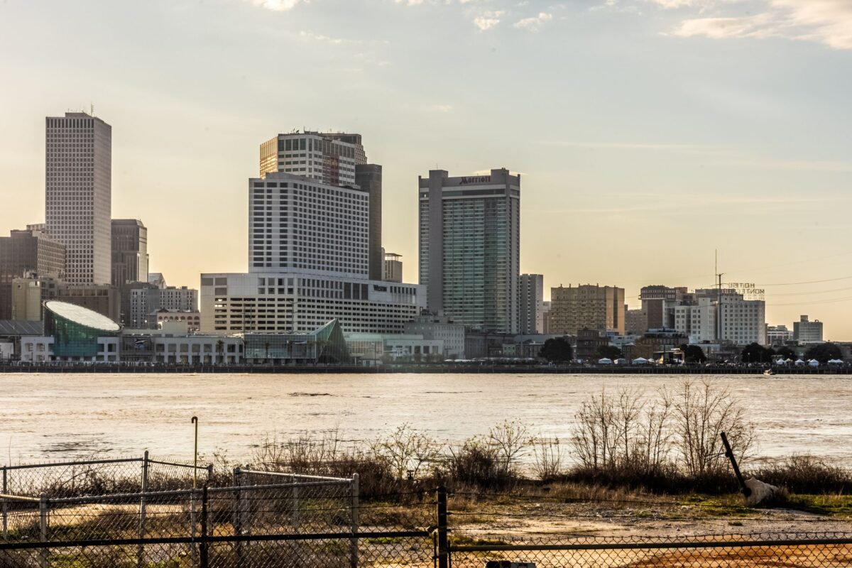 new-orleans-skyline-across-mississippi-river