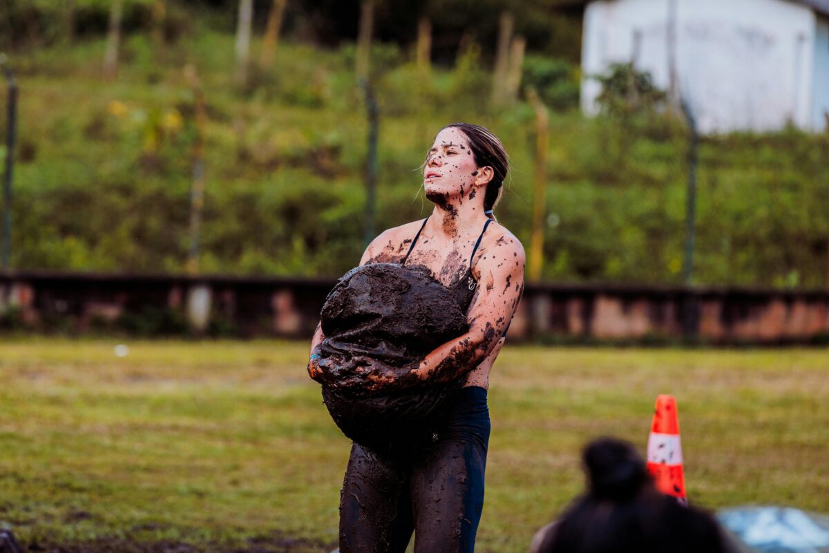 determined-woman-in-muddy-obstacle-race