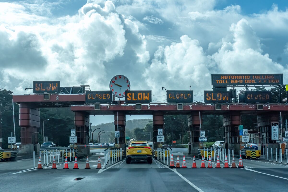 cars-at-golden-gate-bridge-toll-plaza