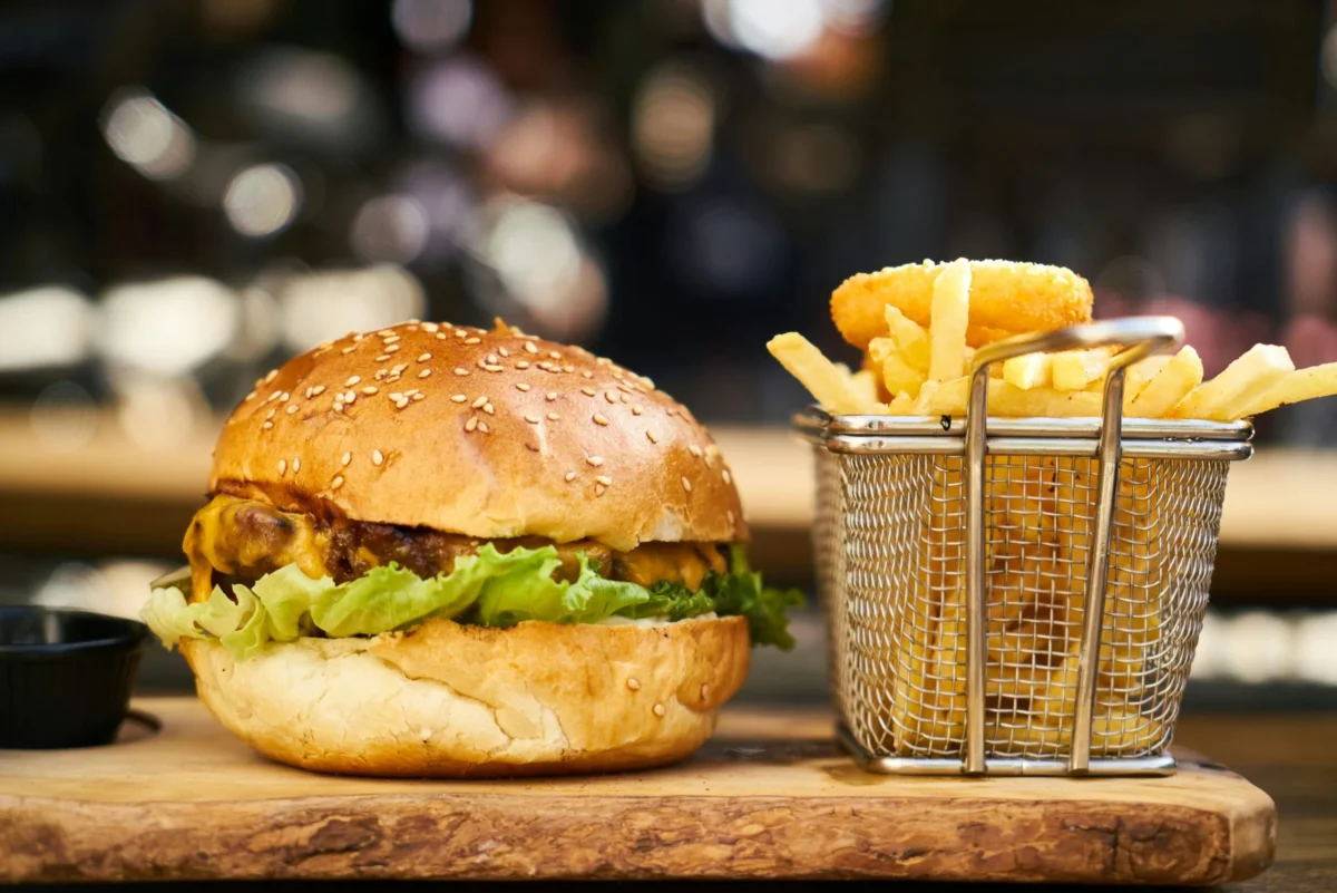 US States Where Your Favorite Fast Food Places Are Actually Cheaper 3 pexels enginakyurt 2271107 scaled 1